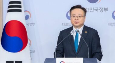 코로나19 감염병 위기단계 하향