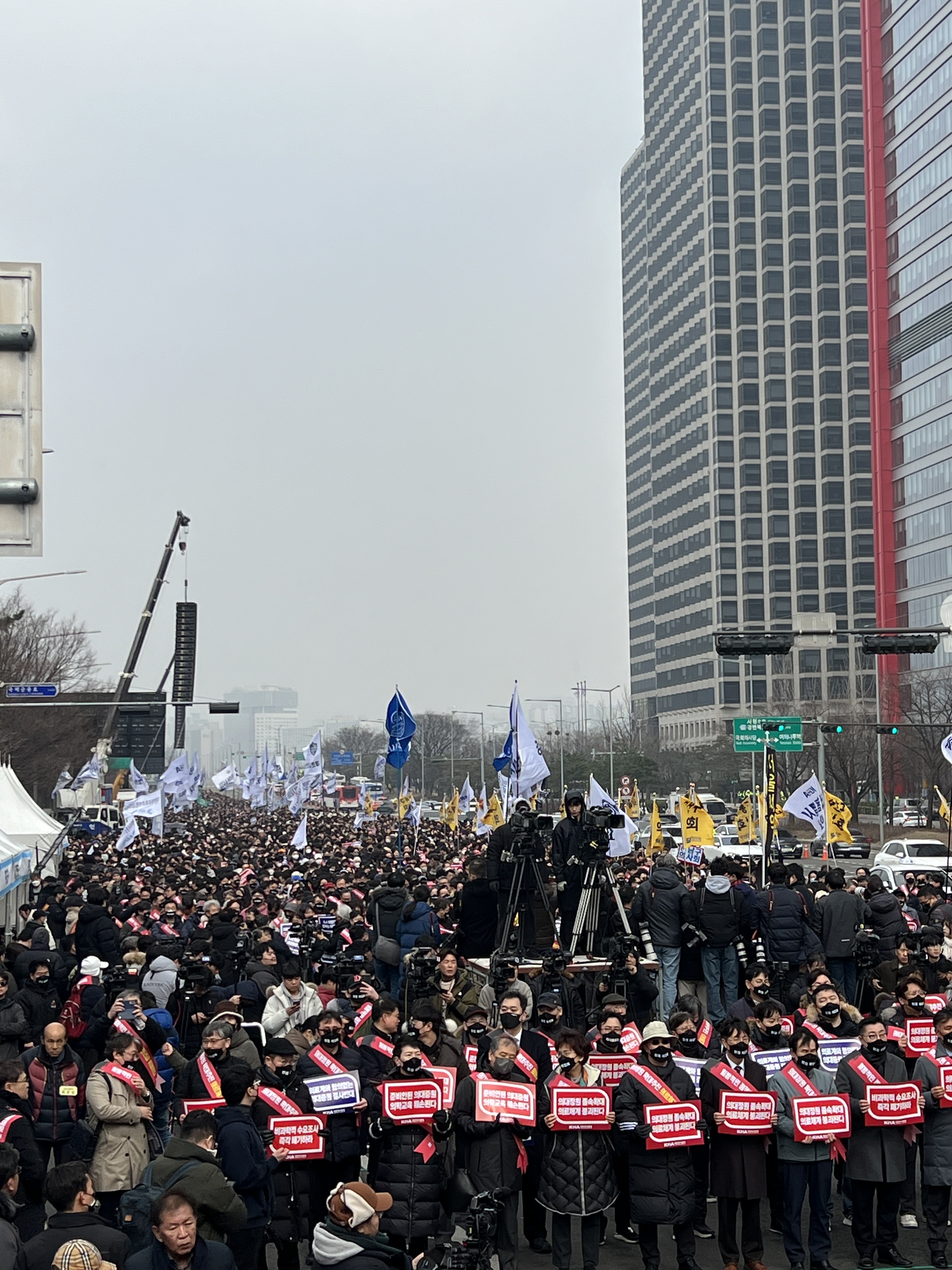 전공의 보호 신고센터 확대 개편