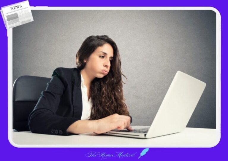 업무 노트북 지루함 권태 스트레스