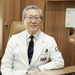 김경래 원장님 진료실 컷 (7)