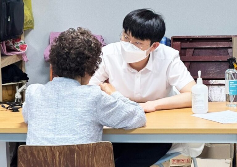 의협 의료봉사 진료