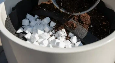 대형 화분 스티로폼 배수층 활용